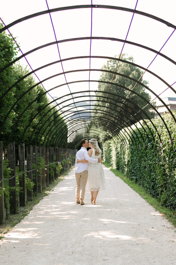 Ehepaar im Mirabellpark in Salzburg