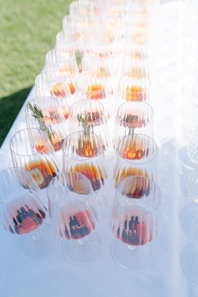 Sommerliche Hochzeitsdrinks bei einer Hochzeitsfeier in der Nähe von Rosenheim